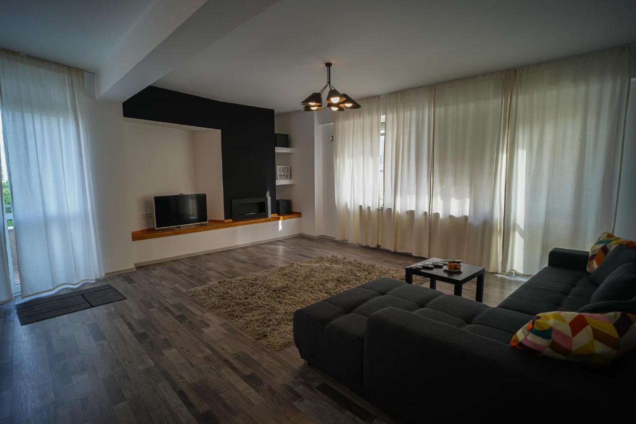 Penthouse With Huge Rooftop & Amazing City View Bukares Bagian luar foto