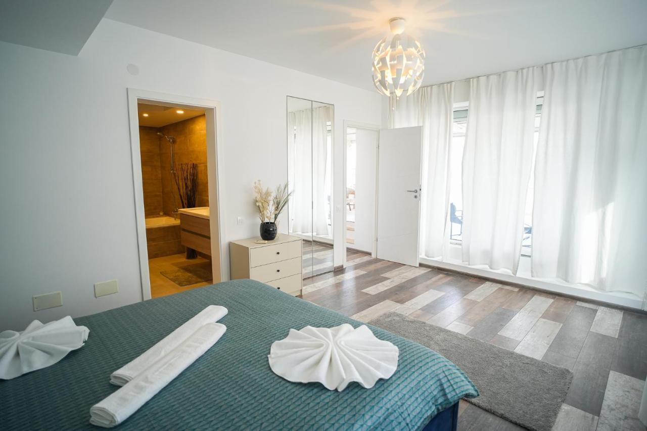 Penthouse With Huge Rooftop & Amazing City View Bukares Bagian luar foto