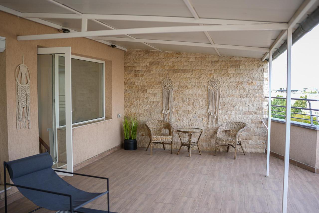 Penthouse With Huge Rooftop & Amazing City View Bukares Bagian luar foto