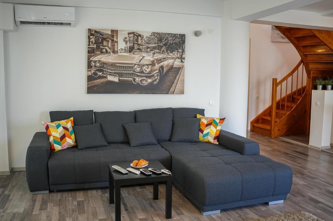 Penthouse With Huge Rooftop & Amazing City View Bukares Bagian luar foto