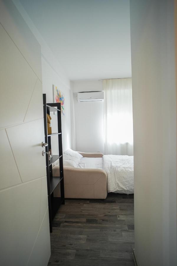 Penthouse With Huge Rooftop & Amazing City View Bukares Bagian luar foto